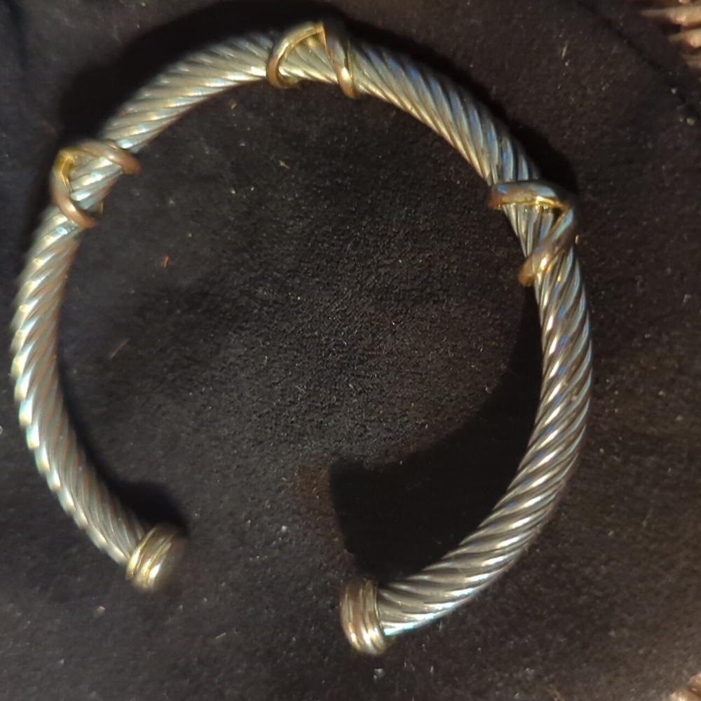 Twisted cable X bangle - Picture 3 of 4